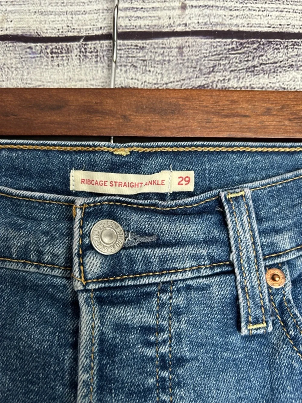 Levi’s Ribcage Straight Ankle Jeans in On My Honor - Dark Wash size 29